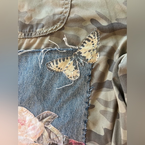 Upcycled American Eagle Outfitters Camouflage Artistic Patch Shorts sz M - Picture 8 of 11